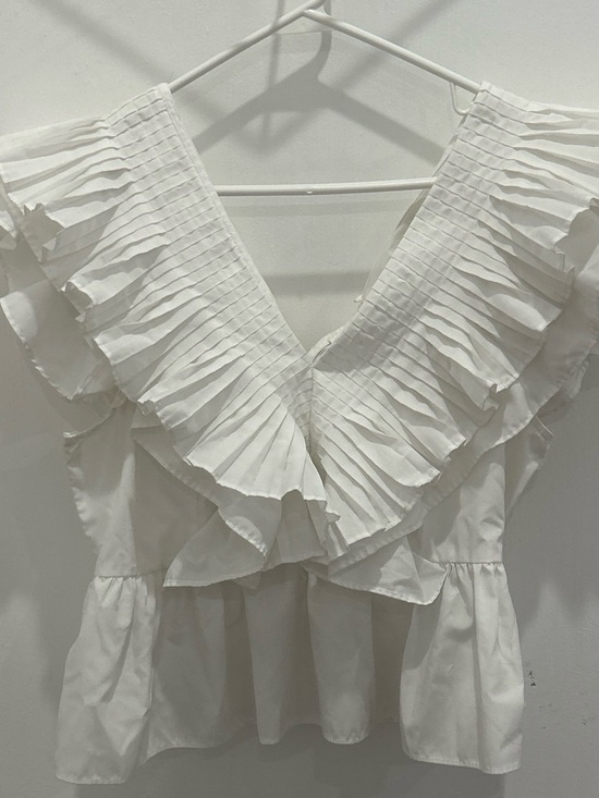 entro Tops - White Ruffled V-Neck Peplum Top - Elegant Women’s Blouse